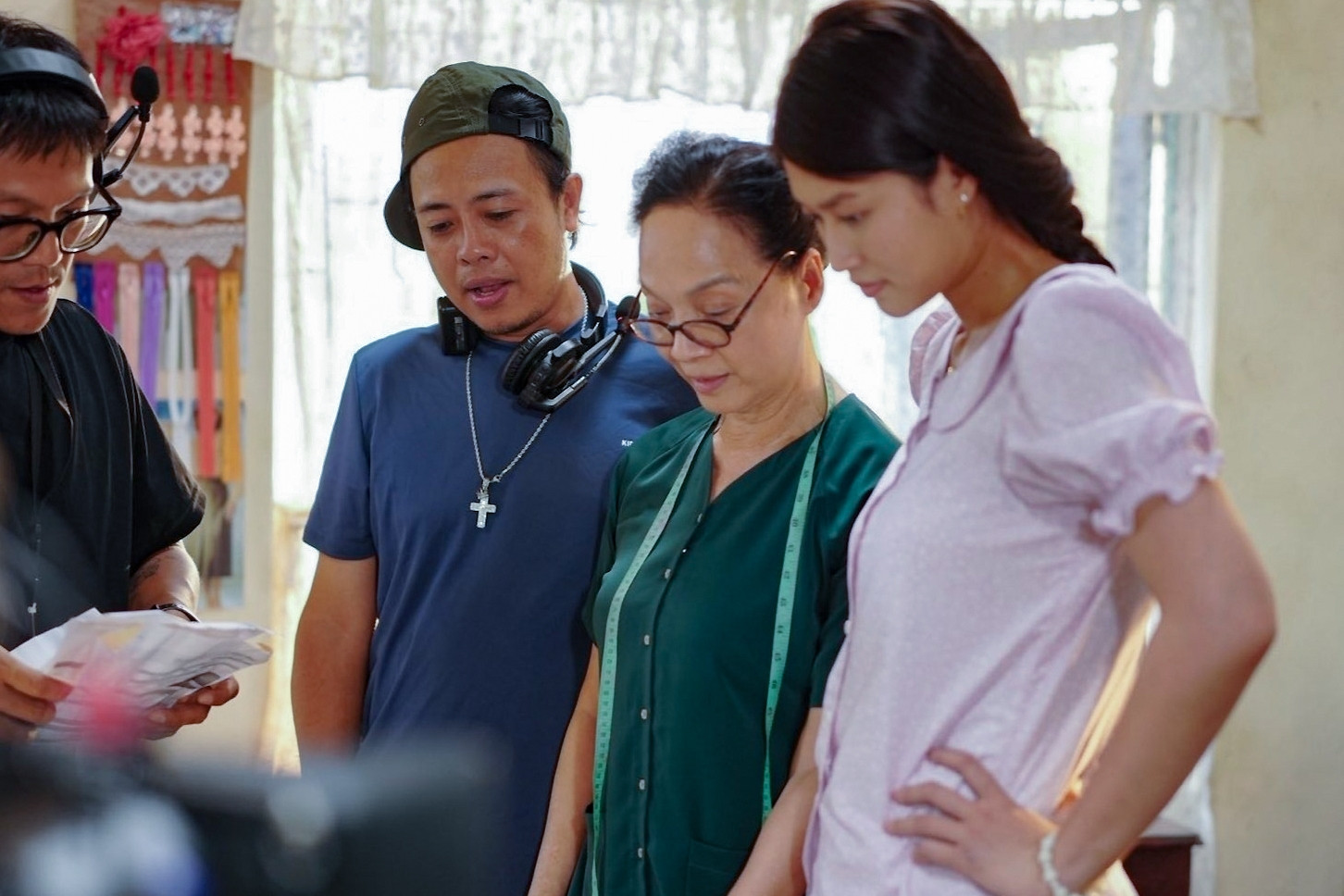 Chi tiết 'vàng' và cú liều trong phim hot có NSND Lê Khanh, hoa hậu Thiên Ân đóng