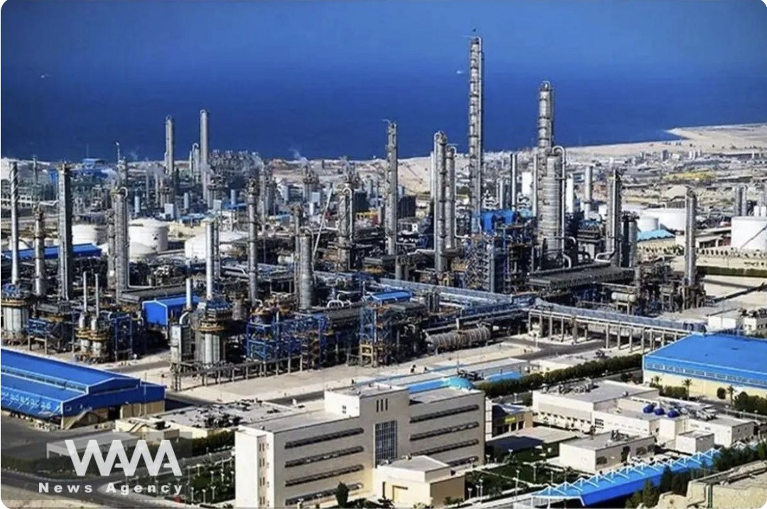  Israel tấn công cơ sở hóa dầu lớn nhất Iran 