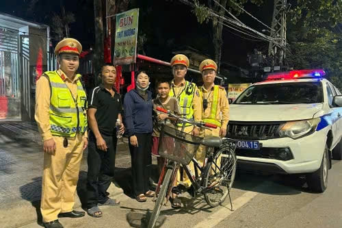 CSGT Quảng Trị giúp thiếu niên đi lạc hơn 150km về với gia đình