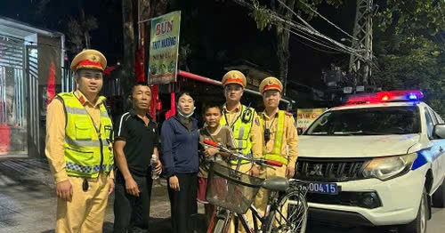 CSGT Quảng Trị giúp thiếu niên đi lạc hơn 150km về với gia đình