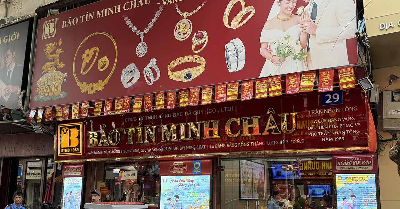 Giá vàng giảm, tiệm vàng vắng khách, Bảo Tín Minh Châu cho mua 10 chỉ cầm về