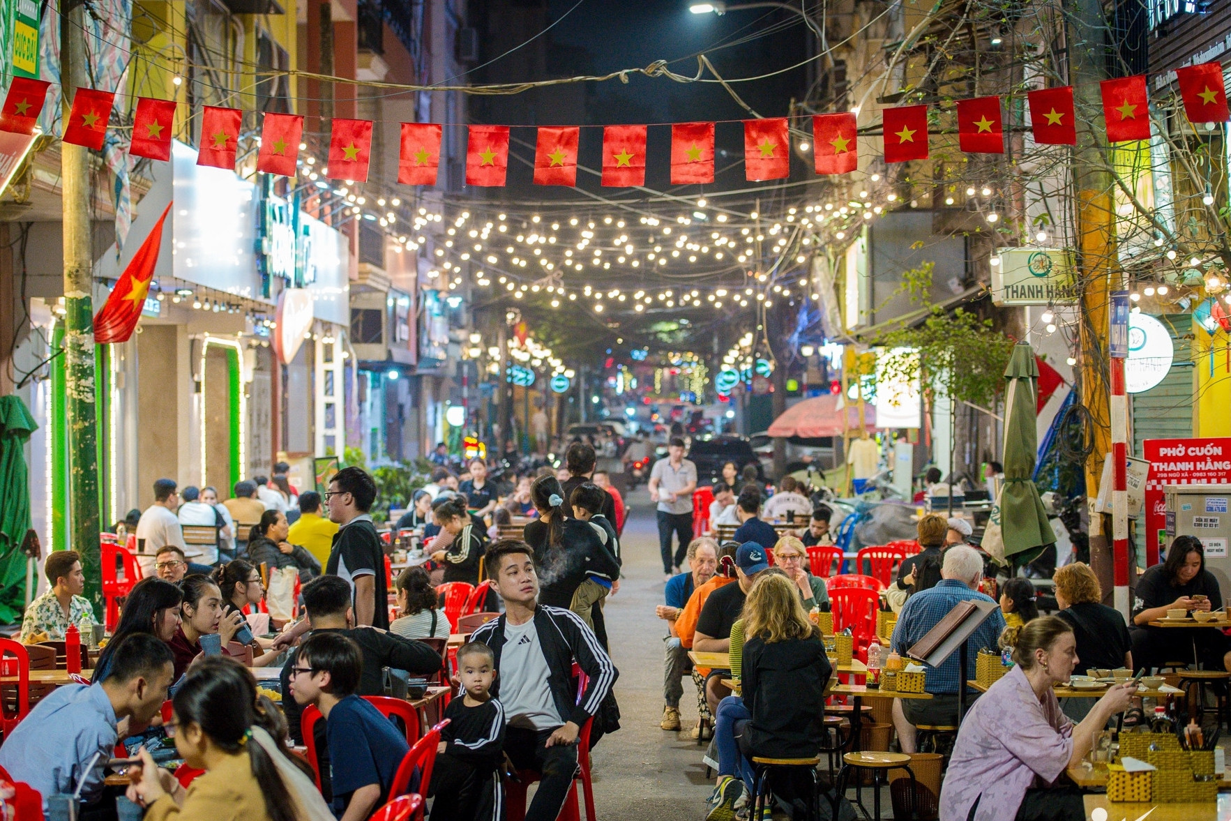  Hà Nội thí điểm kinh tế đêm có kiểm soát tại Hoàn Kiếm, Tây Hồ 