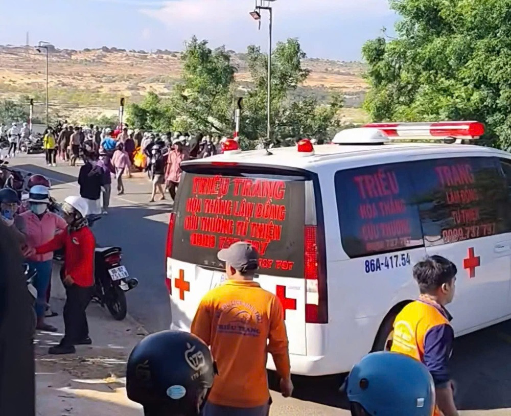 Hiện trường xe khách lao xuống vực khiến 4 người chết, 12 người bị thương.5.jpg