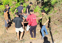 Hiện trường xe khách lao xuống vực khiến 4 người chết, 12 người bị thương.7.jpg