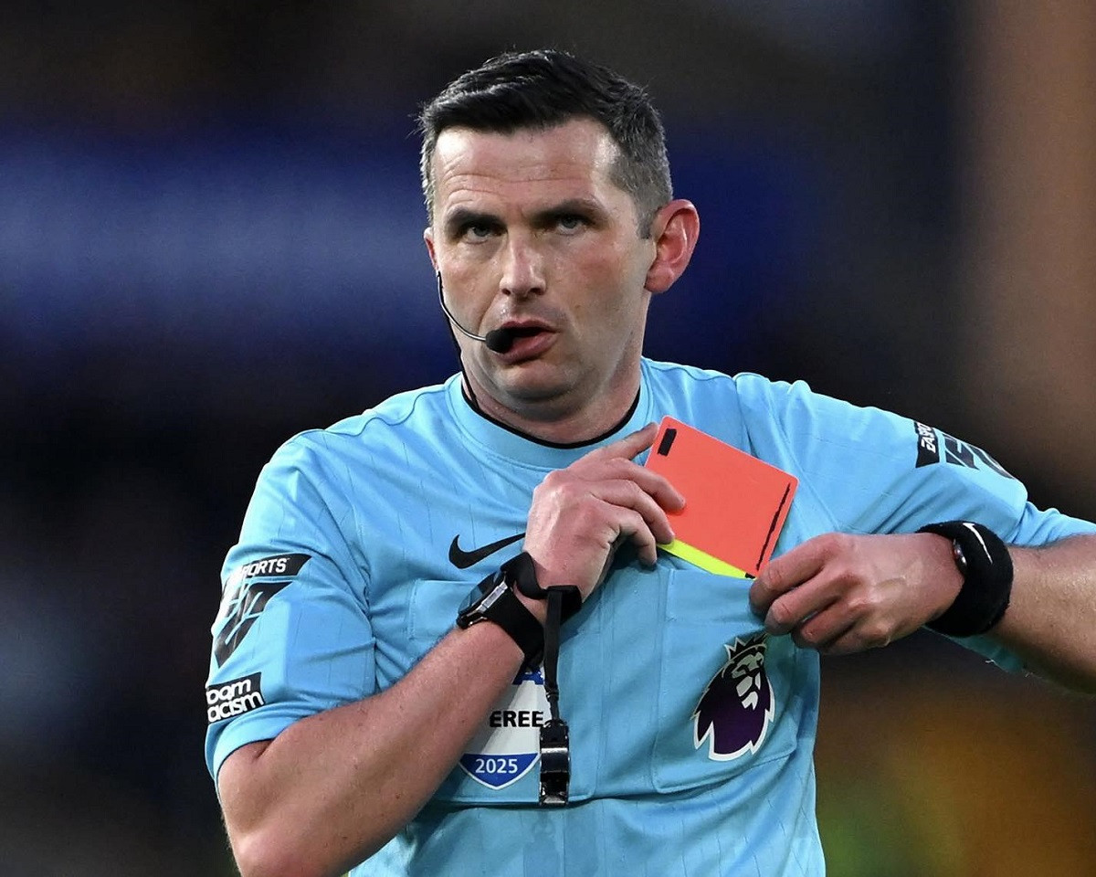 Michael oliver the touchline.jpg