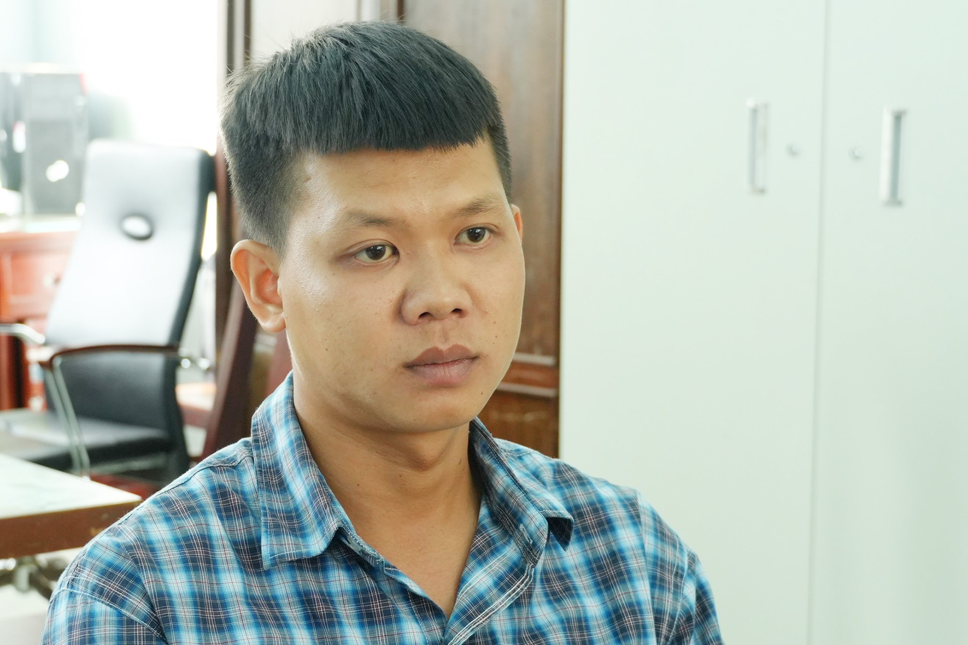 Nghi phạm Trần Phúc Hiền ra đầu thú sau khi đâm chết nam thanh niên trên đường