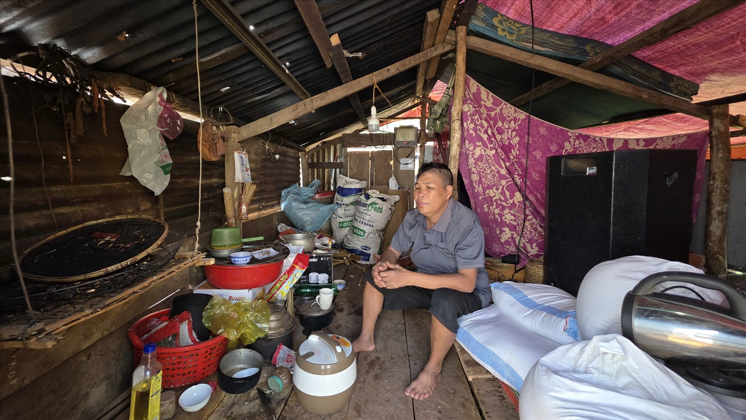 Khắc khoải an cư trong những căn nhà tạm