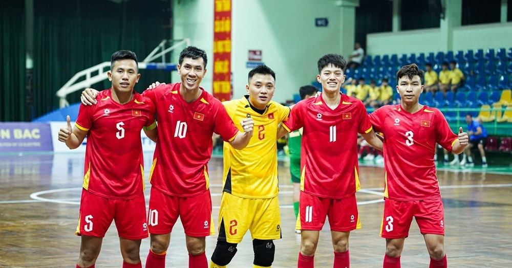 Tuyển futsal Việt Nam thắng đậm Myanmar trận ra quân