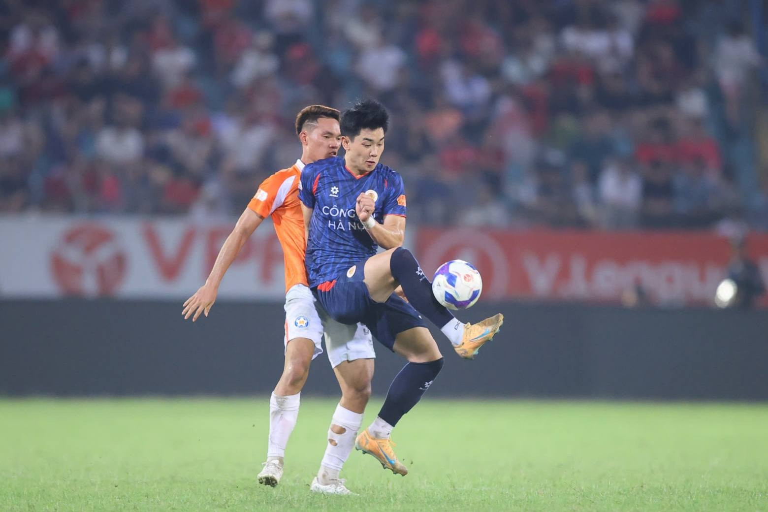 V-League sắp an bài, HLV Kim Sang Sik liệu đã thở phào?