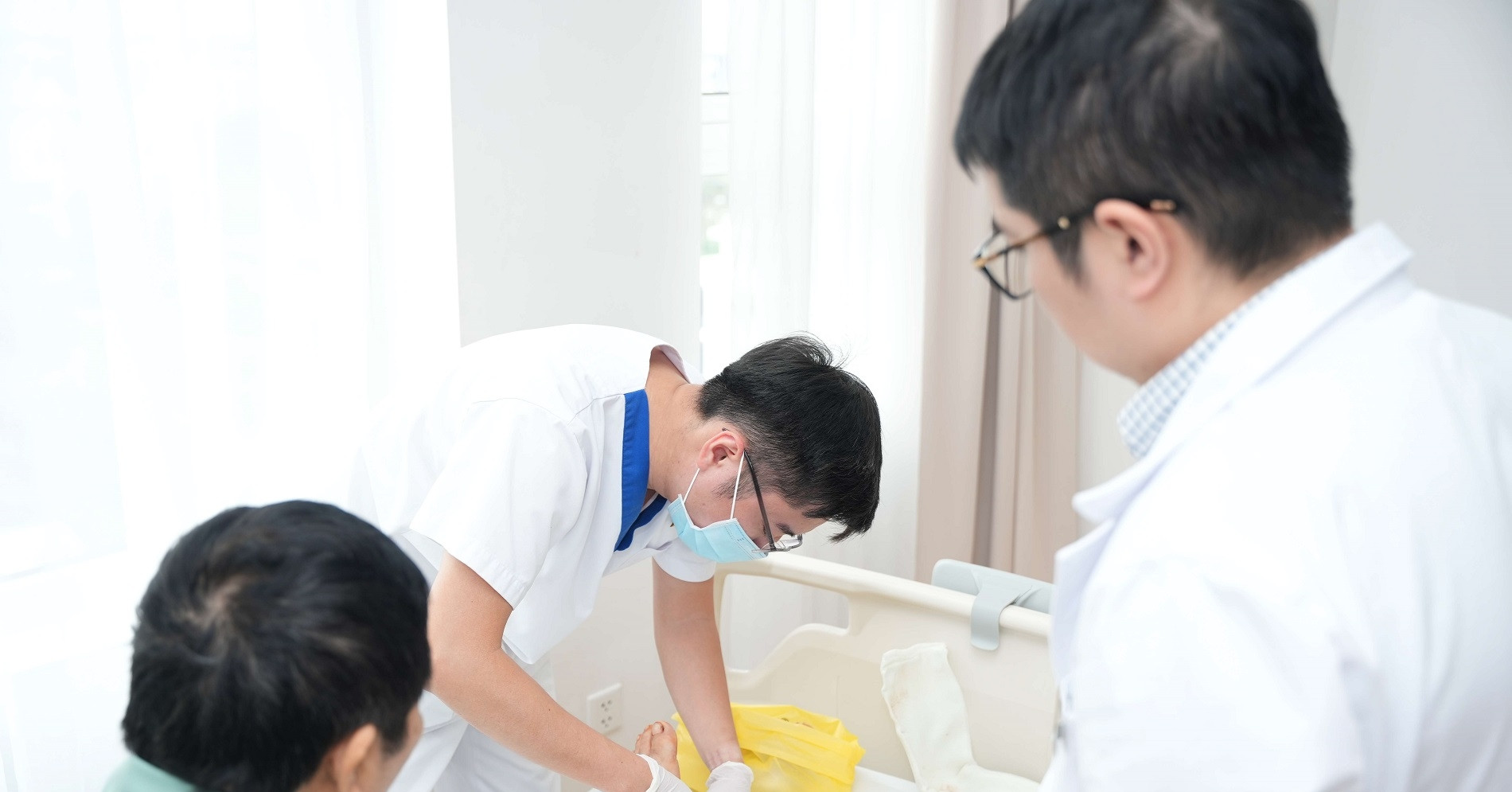 4 Giờ Phẫu Thuật Căng Thẳng Cứu Chi Thể Người Đàn Ông Bị Cưa Máy Cắt Trúng