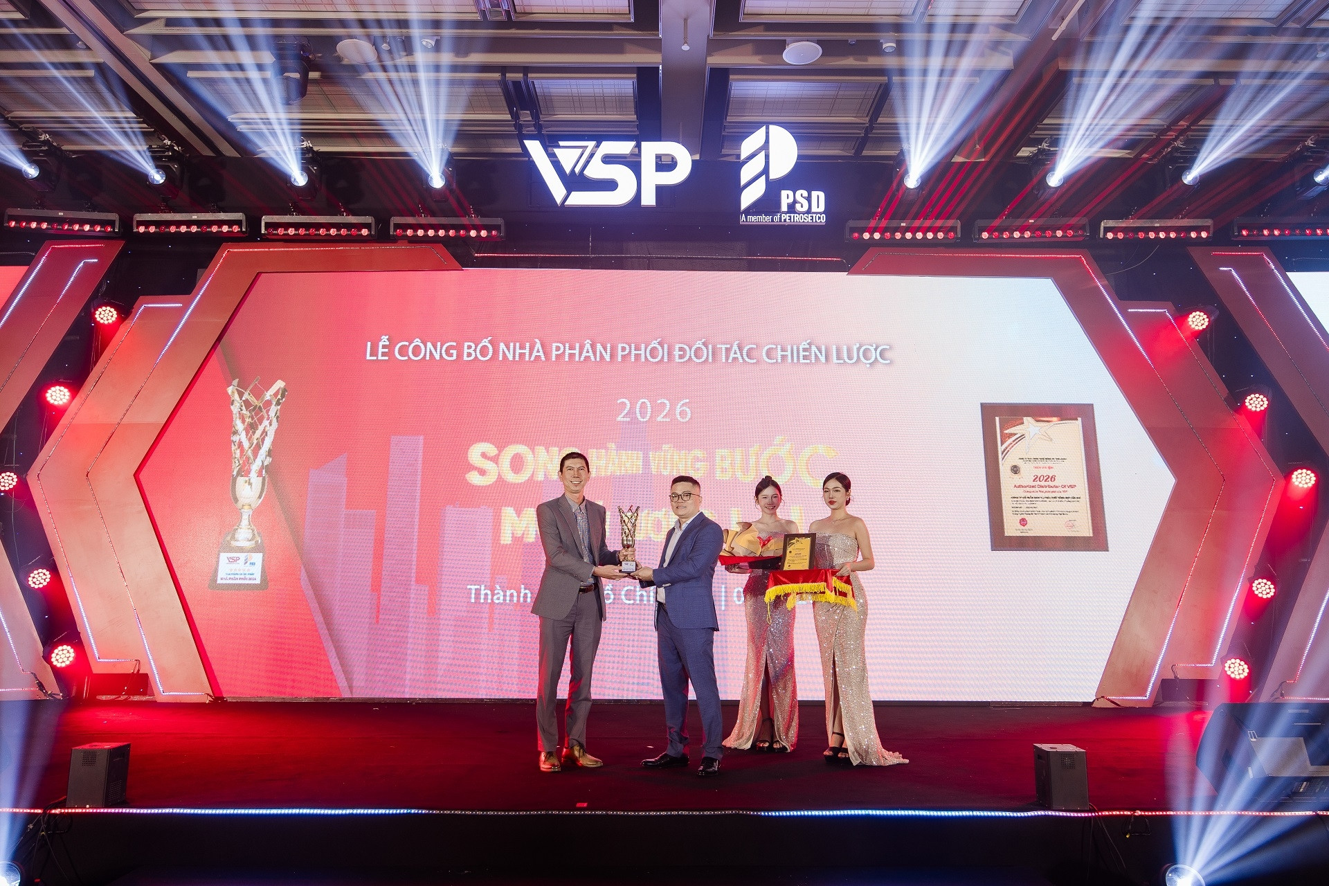 VSP và PSD hợp tác: Sức mạnh công nghệ và phân phối màn hình chuẩn quốc tế