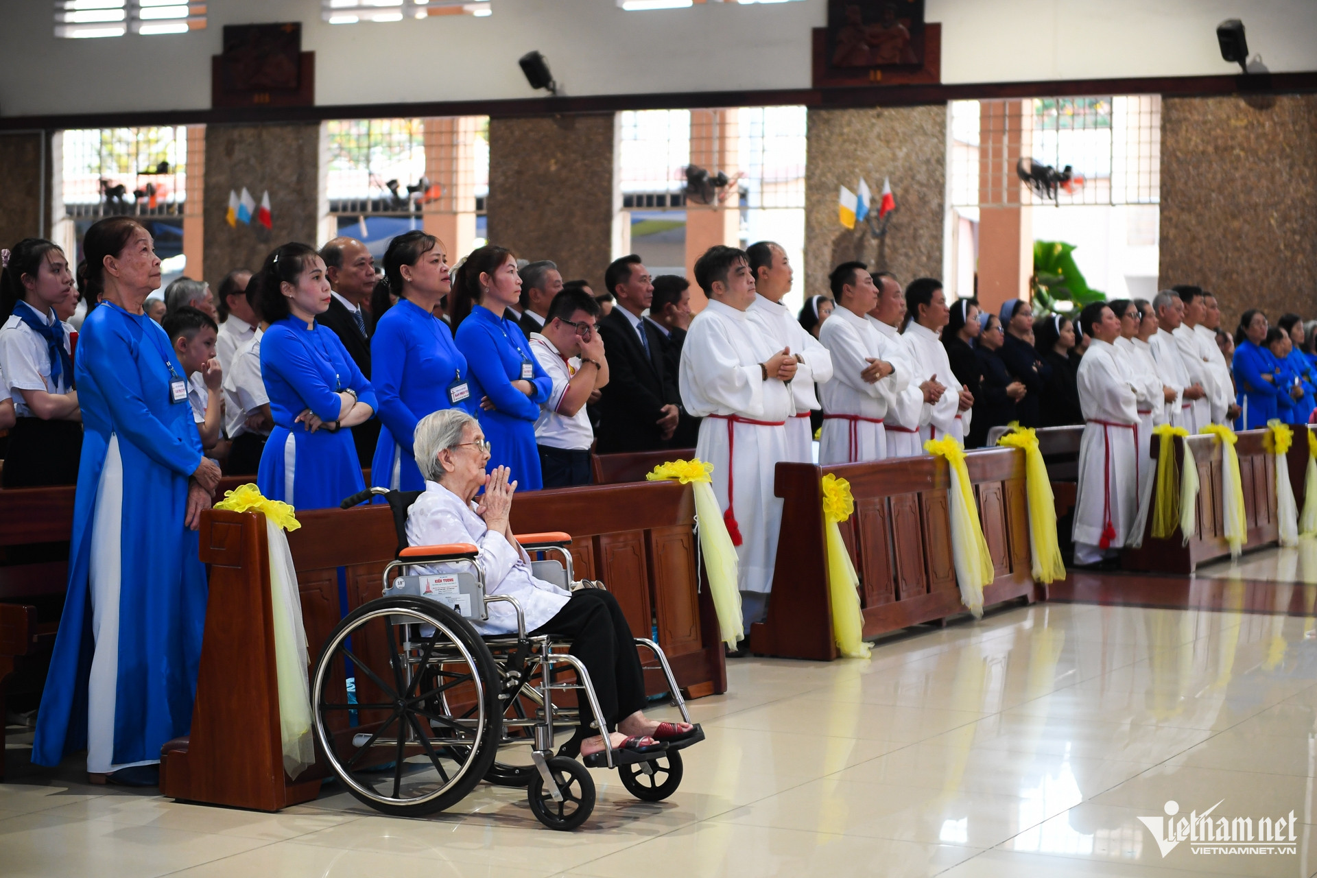 W-lễ phục sinh   Nguyễn Huế 14.jpg