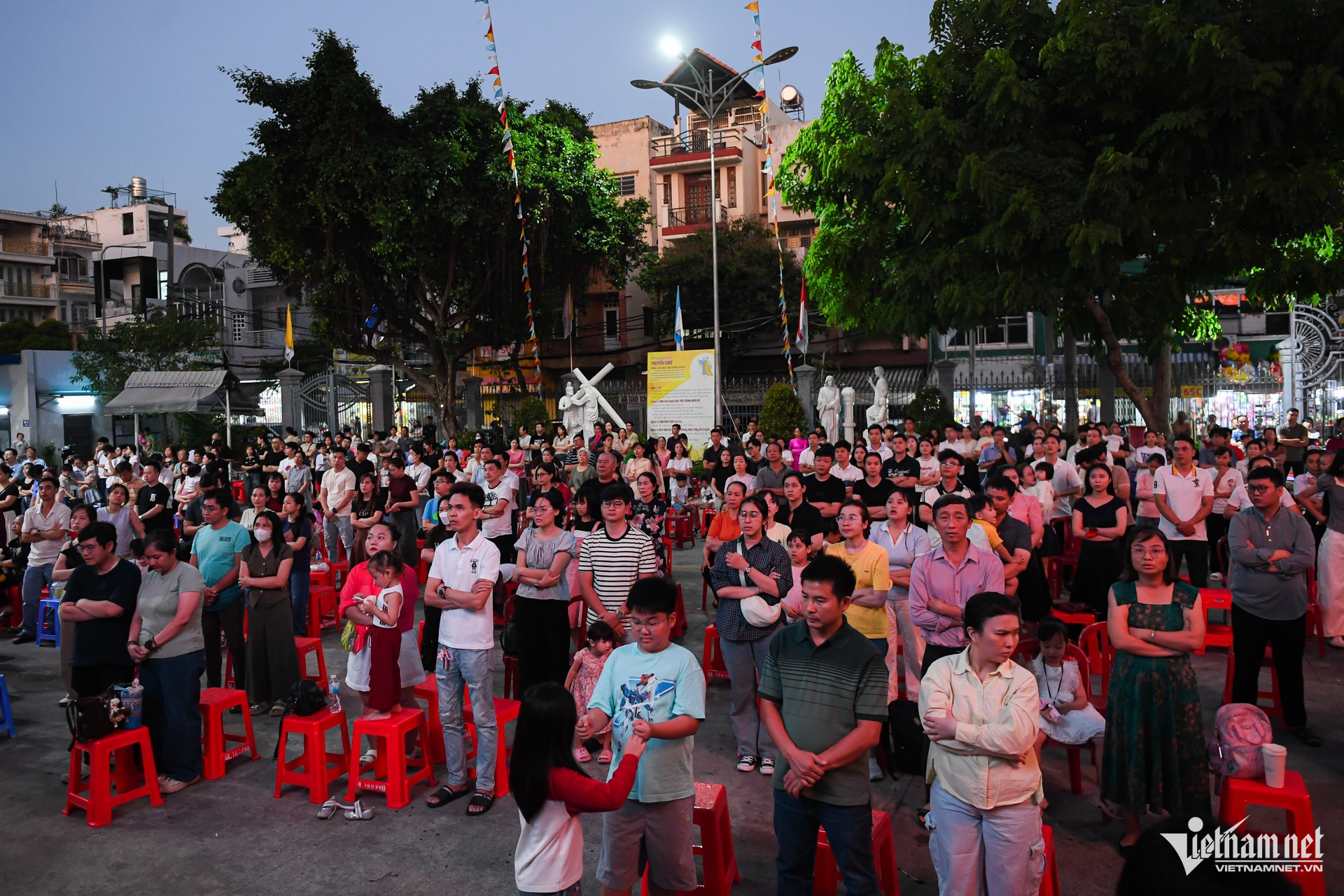 W-lễ phục sinh Nguyễn Huế 17.jpg