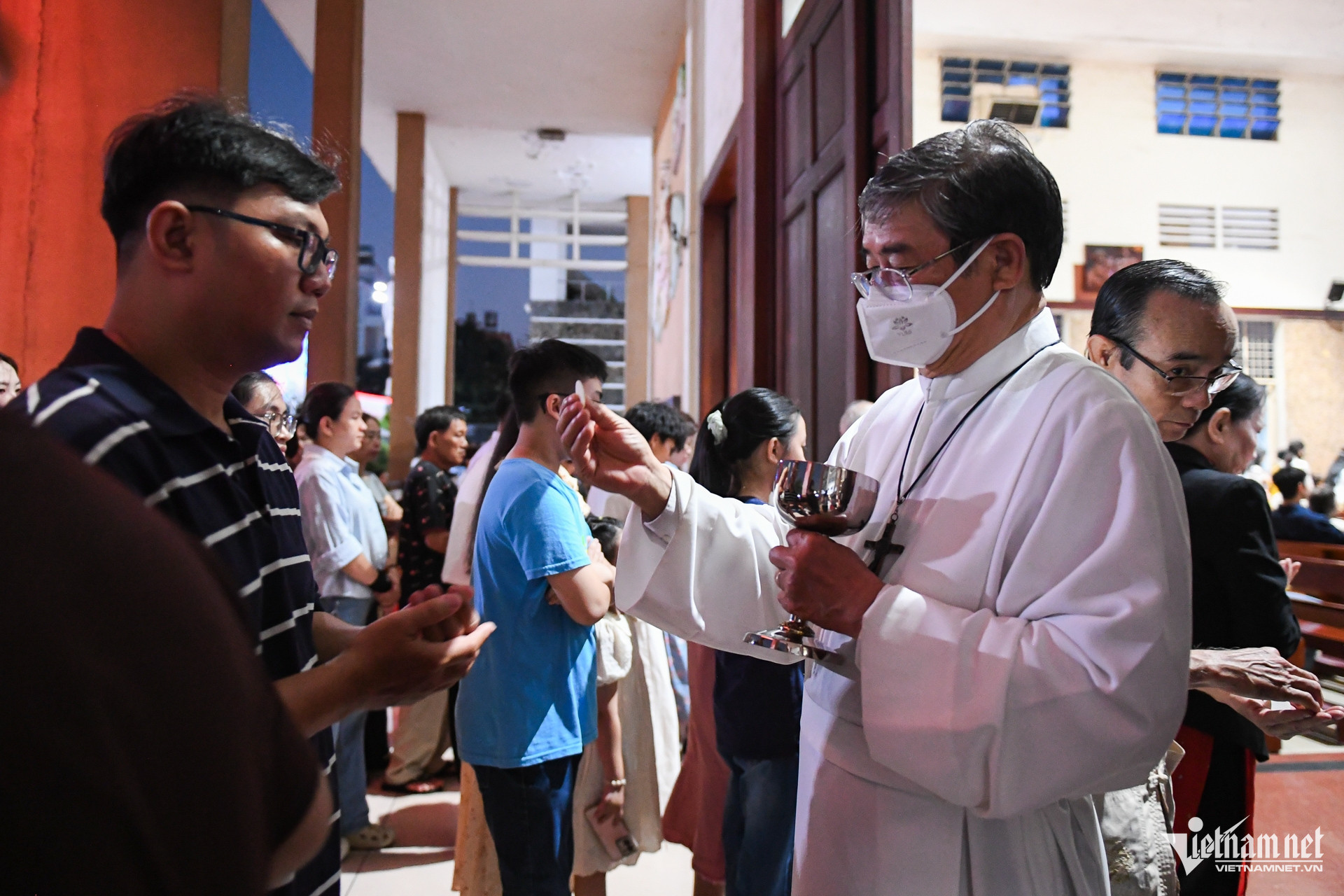 W-lễ phục sinh Nguyễn Huế 22.jpg