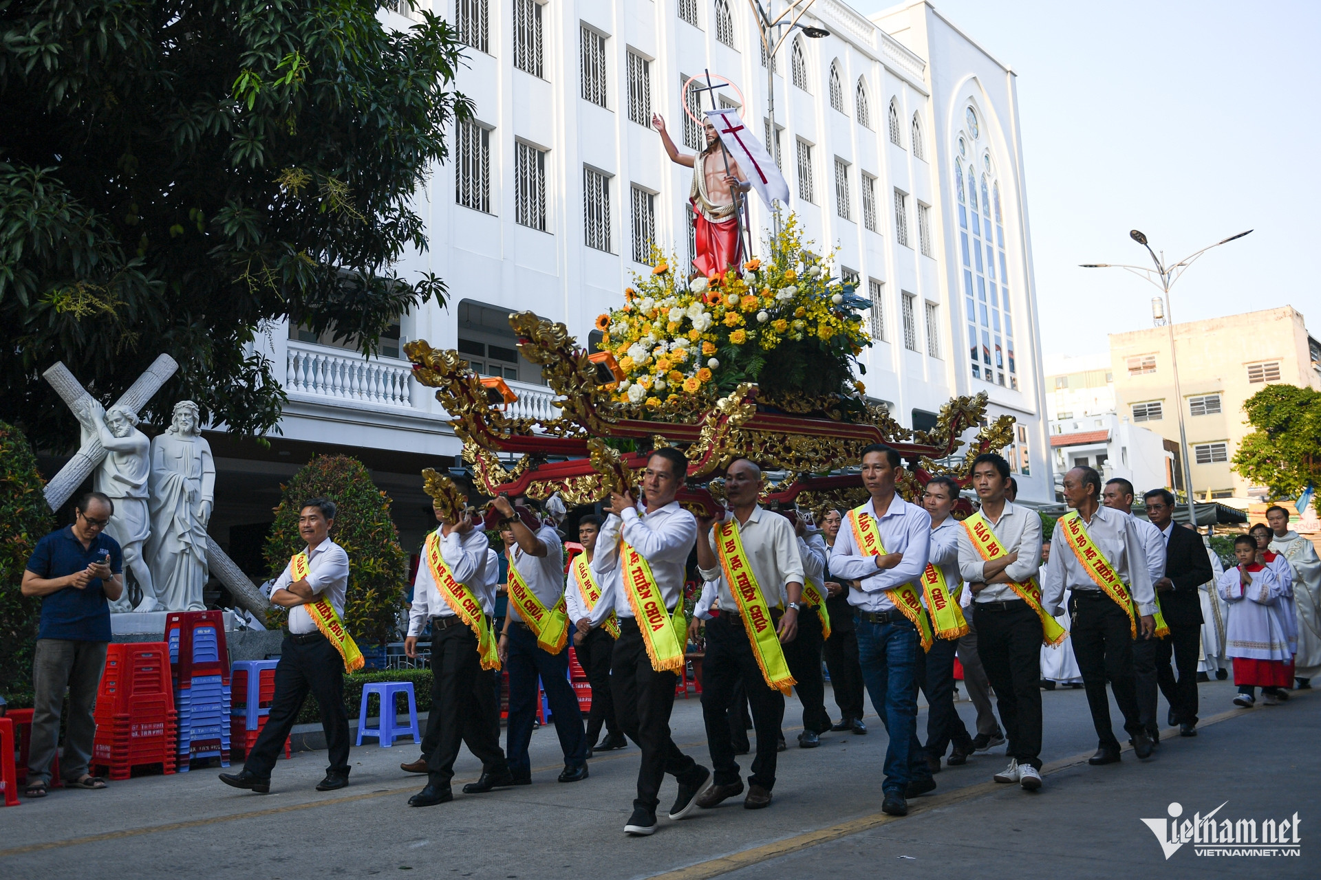 W-lễ phục sinh Nguyễn Huế 5.jpg