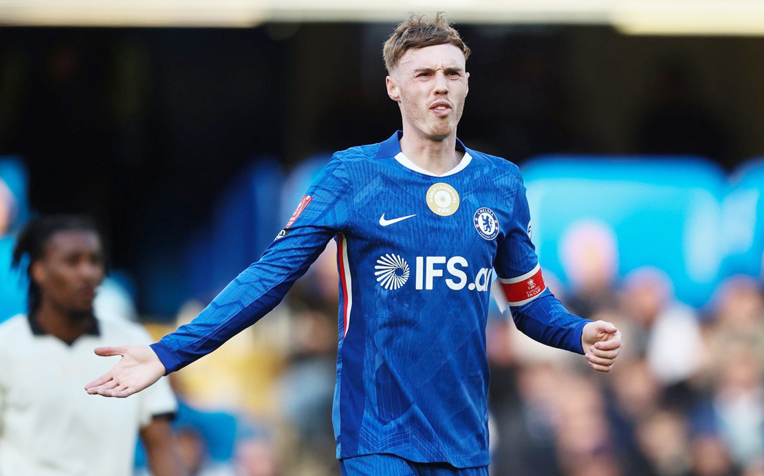 www_thesun_co_uk chelseas cole palmer gestures emirates 1071433811.jpg