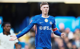 www_thesun_co_uk chelseas cole palmer gestures emirates 1071433811.jpg