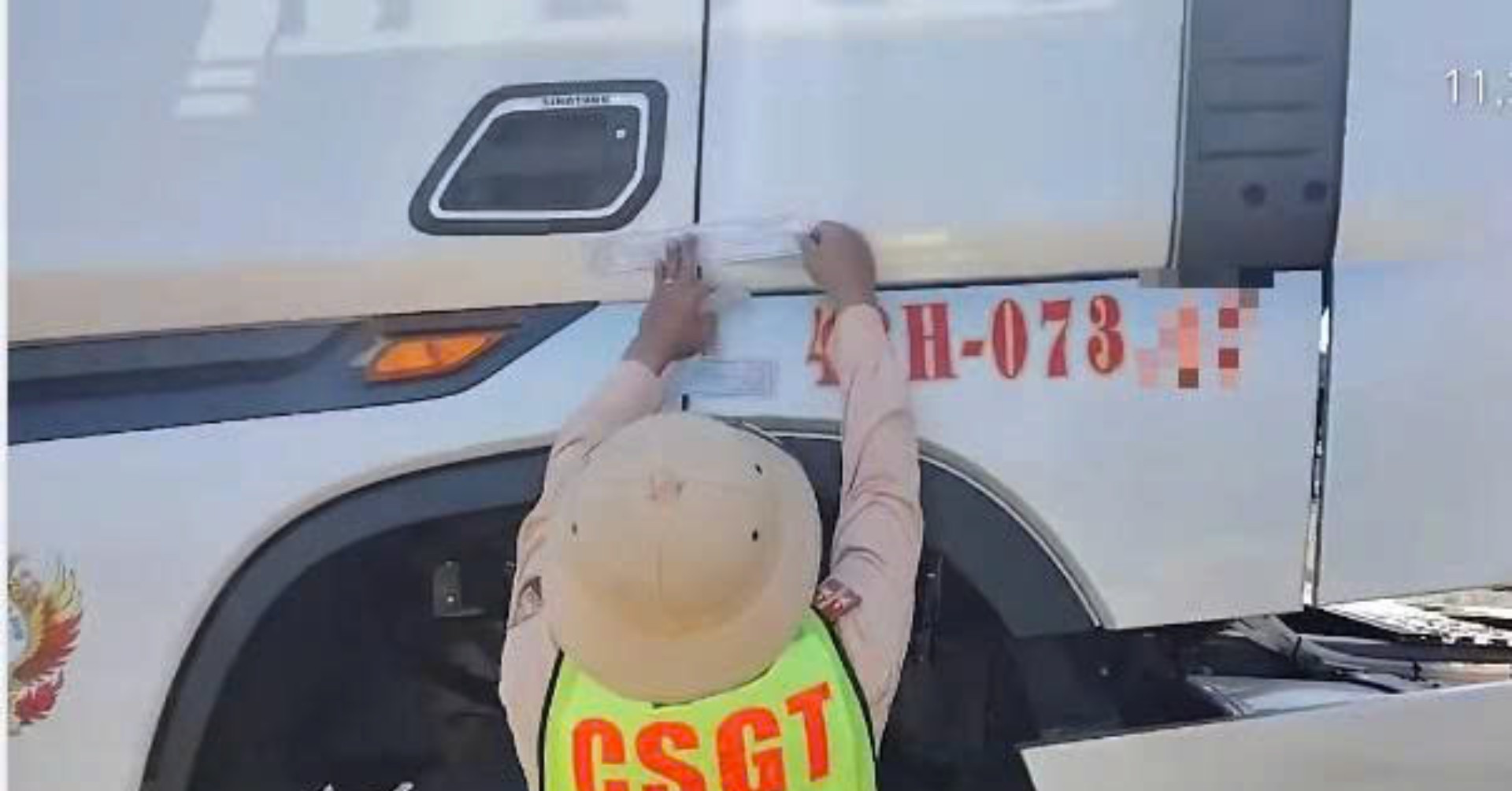 Xe đầu kéo ‘3 không’ ngang nhiên chạy trên cao tốc, CSGT niêm phong 7 ngày