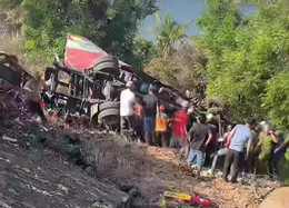 Xe khách lao xuống vực trên đường Mũi Né Bàu Trắng, ít nhất 3 người tử vong..jpg