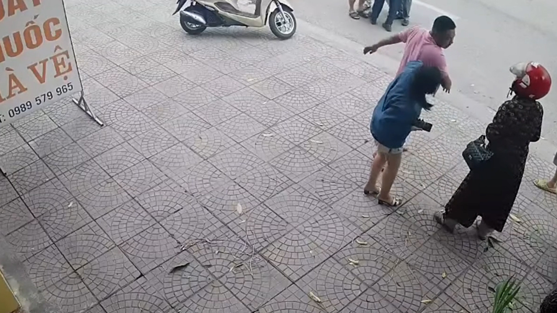 xo xat tam hong.00_00_27_21.Still001.jpg