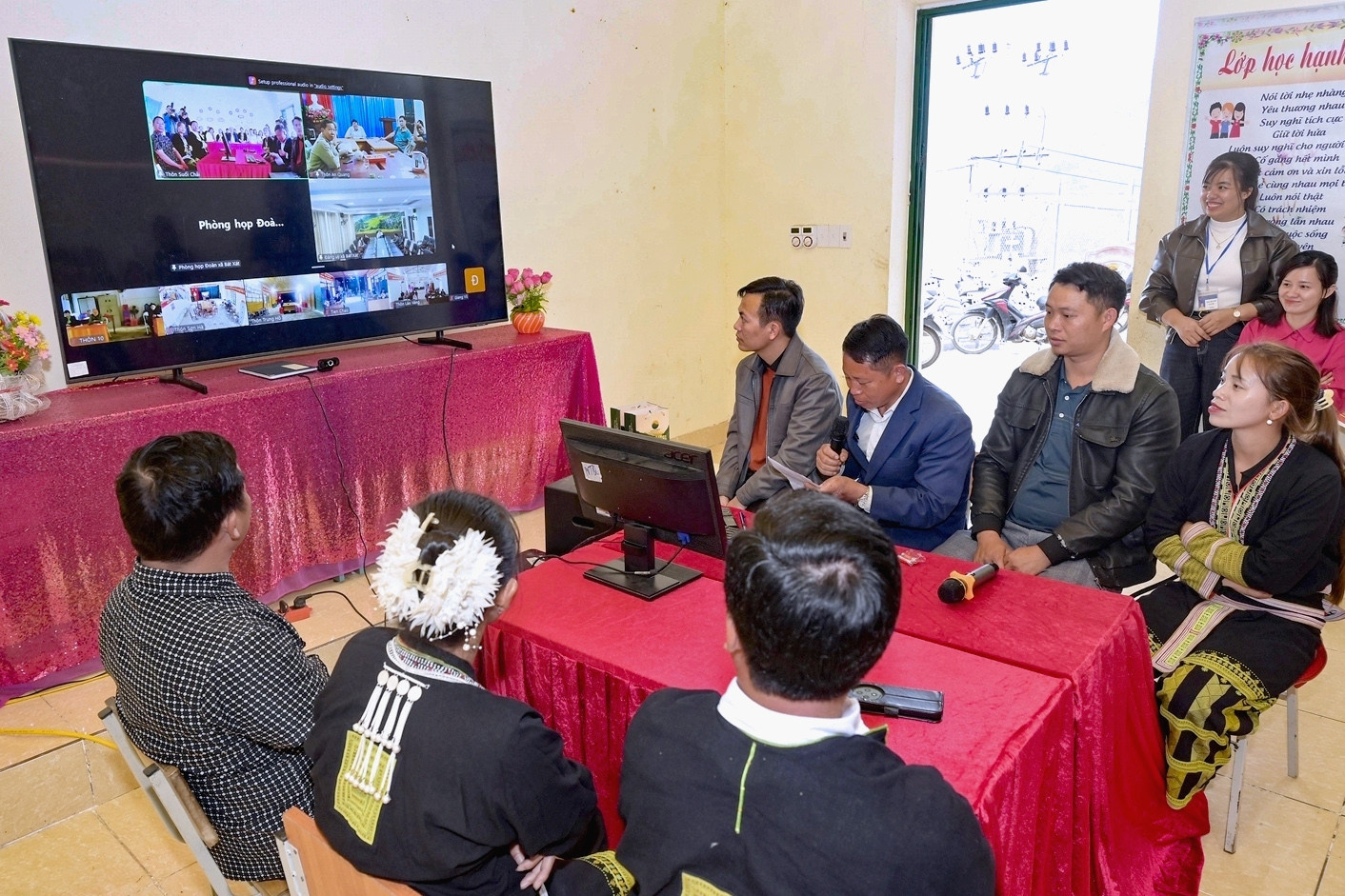 20 km đường núi cheo leo hóa gần nhờ 