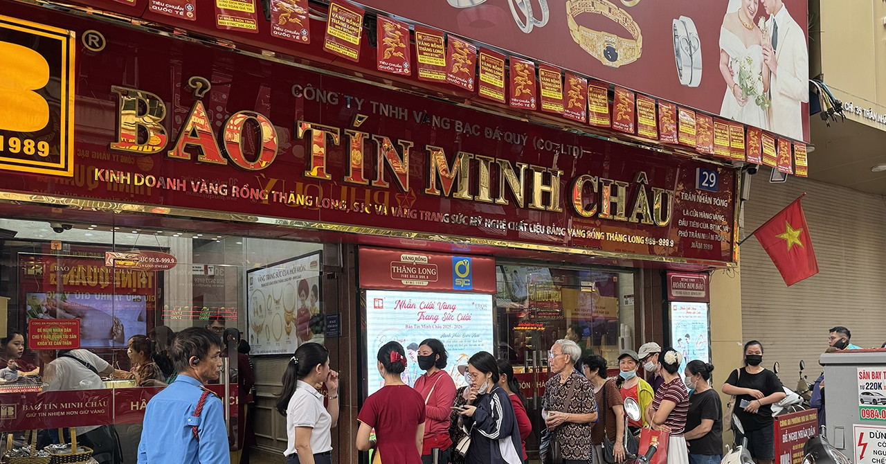 Bảo Tín Minh Châu sau tin khởi tố: Cảnh tượng sáng 7/4 khiến nhiều người chú ý