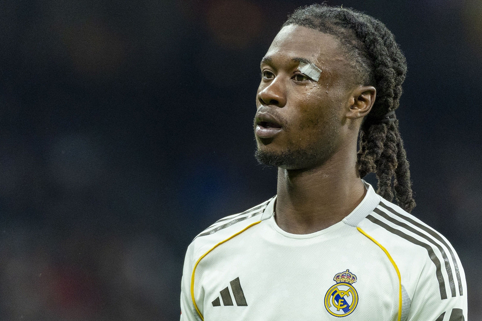 Tin tức về chuyển nhượng 7/4: MU lấy Camavinga, PSG mua De Jong