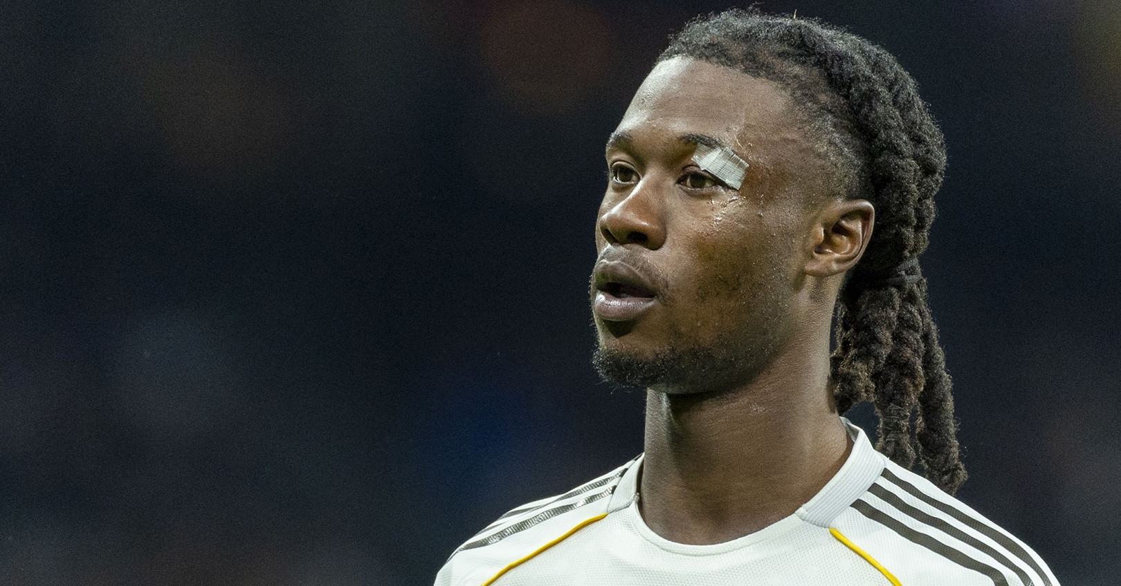 Tin tức về chuyển nhượng 7/4: MU lấy Camavinga, PSG mua De Jong