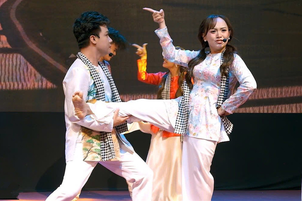 Vụ dược sĩ, hiện tượng mạng đi hát: Khó xử trước trường hợp tự phong, lệch chuẩn