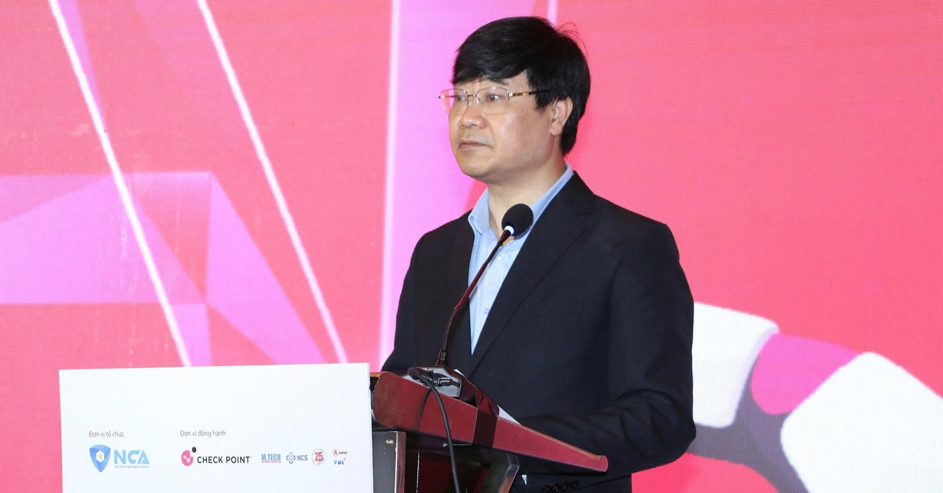 AI Biến Không Gian Mạng Thành Chiến Trường: Cuộc Đua Công Nghệ và An Ninh Quốc Gia