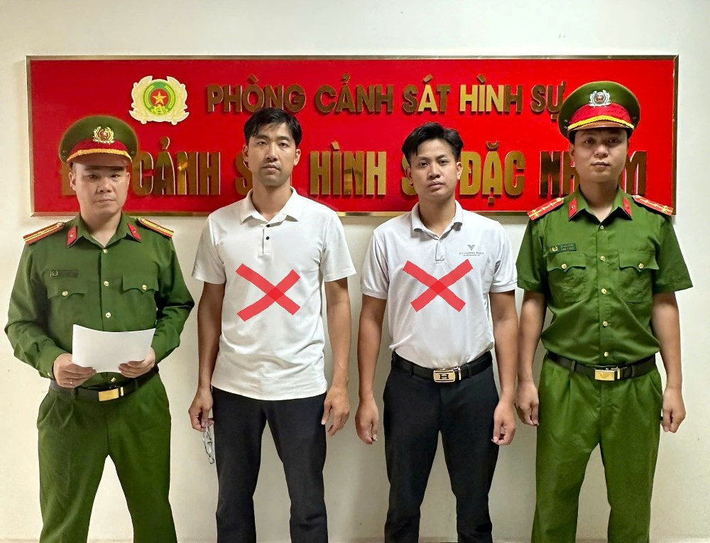 bat giam doc pho giam doc truyen thong.jpg