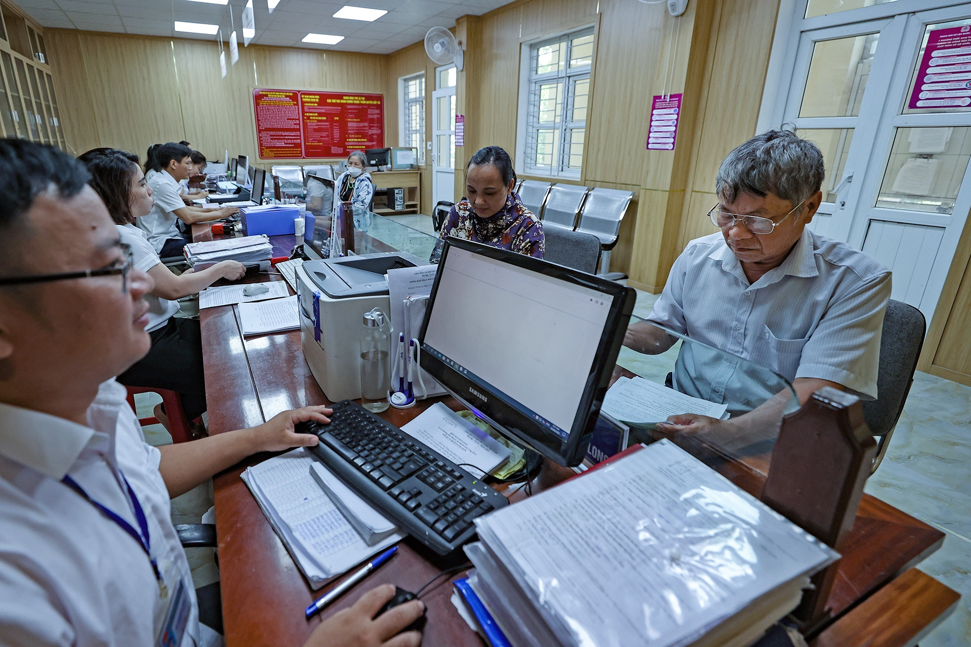 Bộ Nội vụ giải thích rõ việc chuyển ngạch và nâng bậc lương