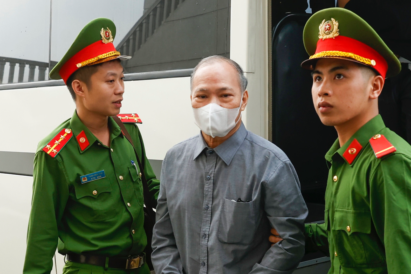 Cựu Thứ trưởng Hoàng Văn Thắng lĩnh án 4 năm tù vì nhận hối lộ