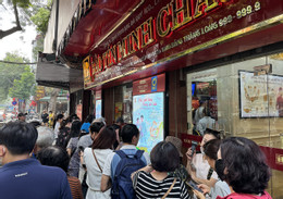 khach hang xep hang.jpg