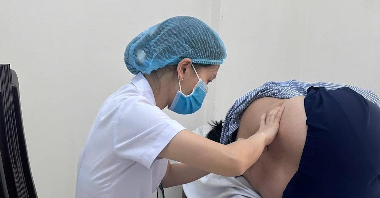 Mới 35 tuổi đã không thể đứng thẳng vì căn bệnh ngày càng trẻ hóa