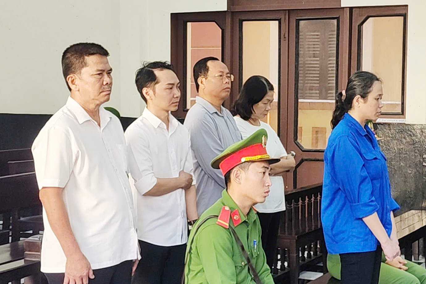 Nữ kế toán 'qua mặt' lãnh đạo, chiếm đoạt 2,1 tỷ đồng