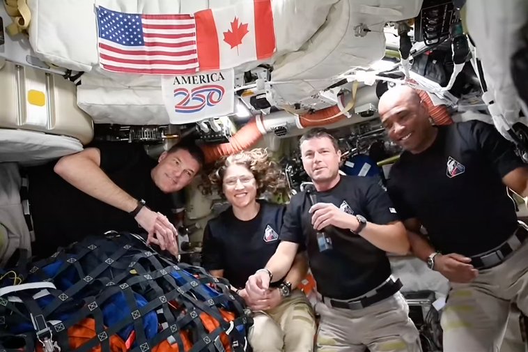 Ông Trump khen Artemis II 'làm nên lịch sử' và sẽ xin chữ ký phi hành đoàn