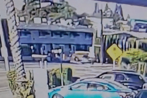 Siêu xe Ford GT 2,5 triệu USD hư hỏng nặng sau va chạm với xe van