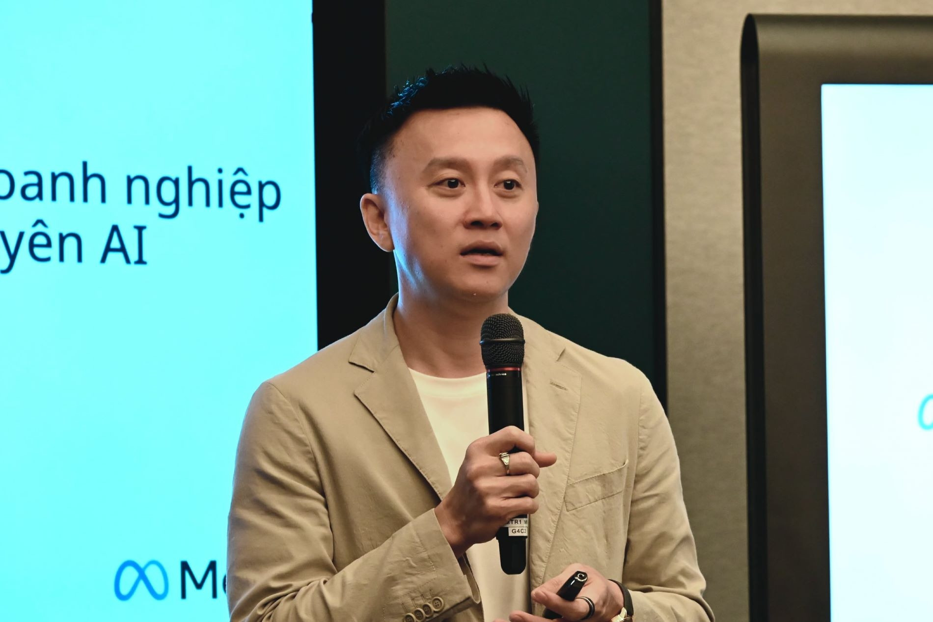 Tài khoản Facebook bất ngờ bị khóa không rõ lý do, lãnh đạo Meta nói gì?