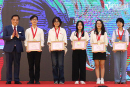 thu khoa toan quoc 2022 758.jpg