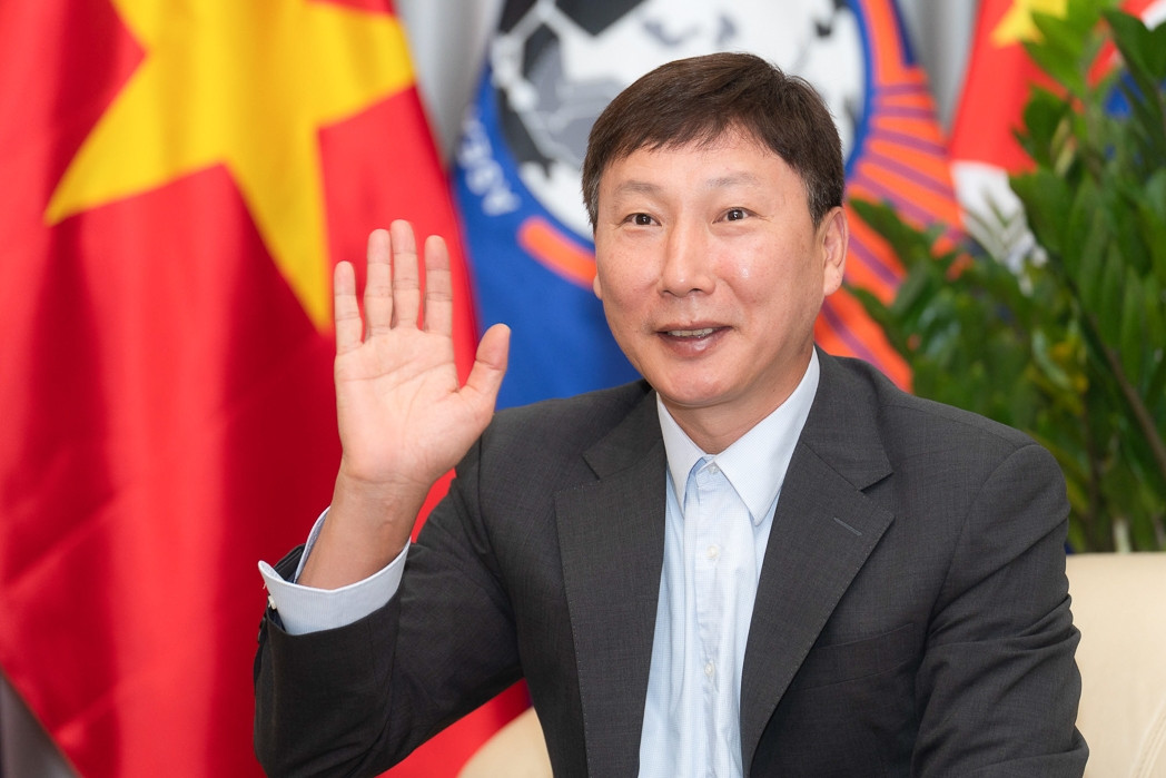 Tuyển Việt Nam: Cần HLV Kim Sang Sik tỉnh táo