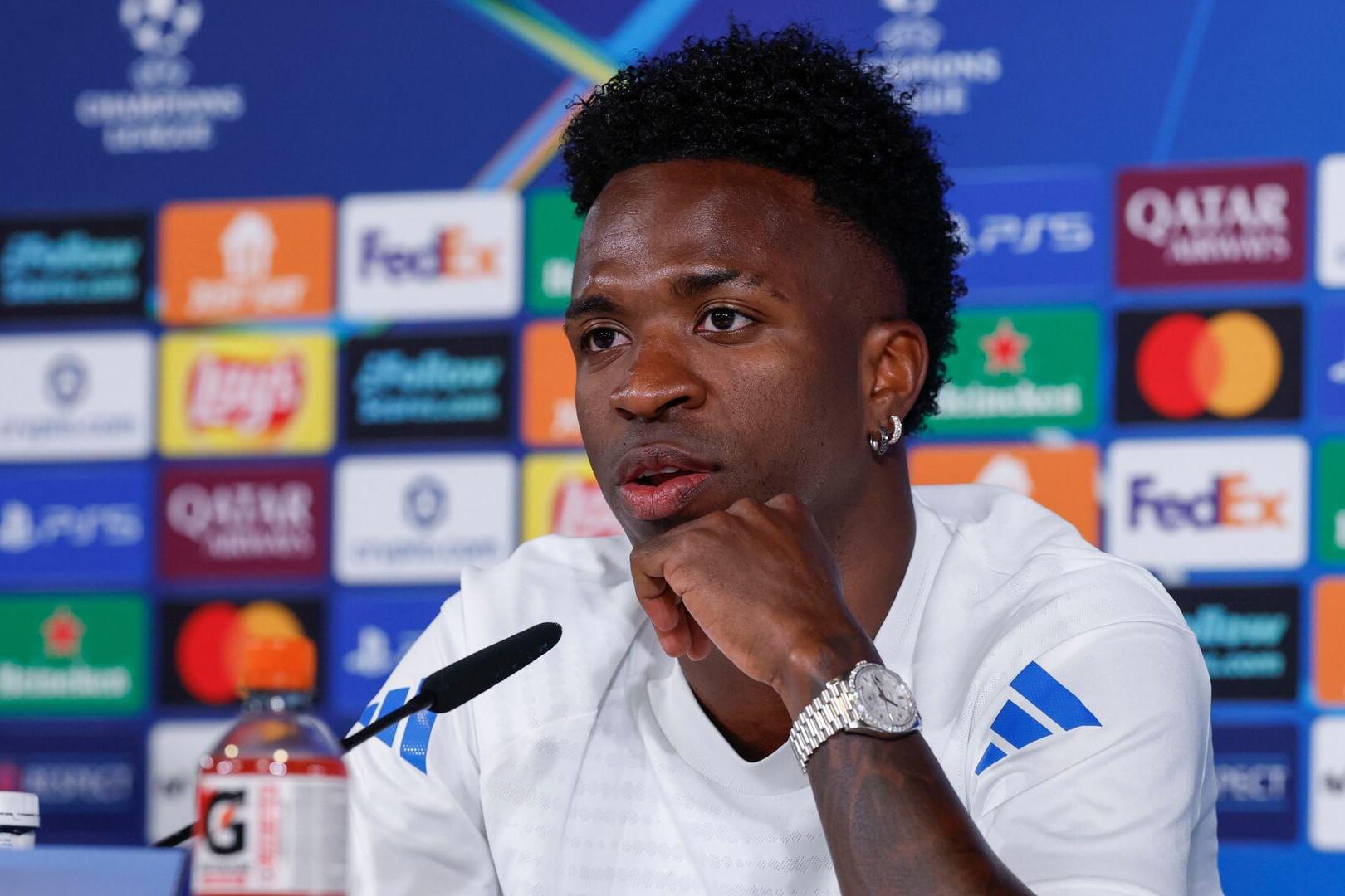 Vinicius: Tôi không thể hiểu Xabi Alonso muốn gì