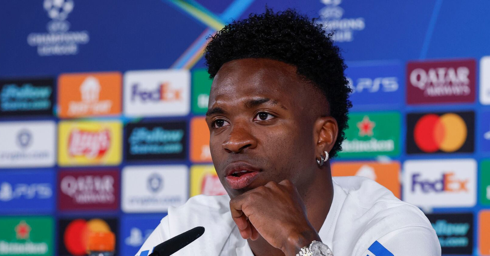 Vinicius: Tôi không thể hiểu Xabi Alonso muốn gì