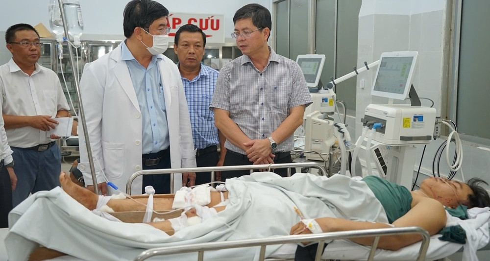 Vụ xe khách lao xuống vực: &amp;apos;Nghe tài xế hô lớn mất phanh, không ai kịp trở tay&amp;apos;