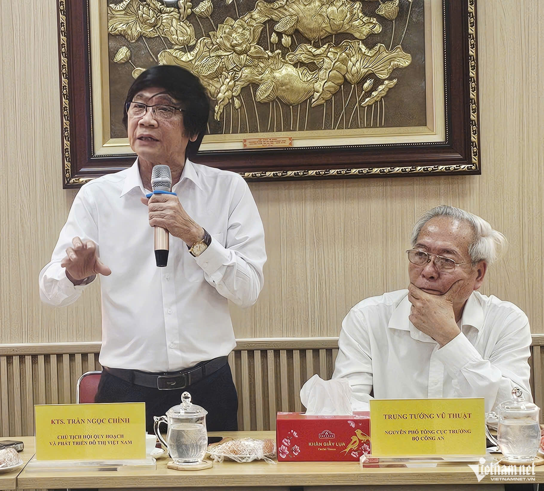 W-trong ngoc chinh.jpg