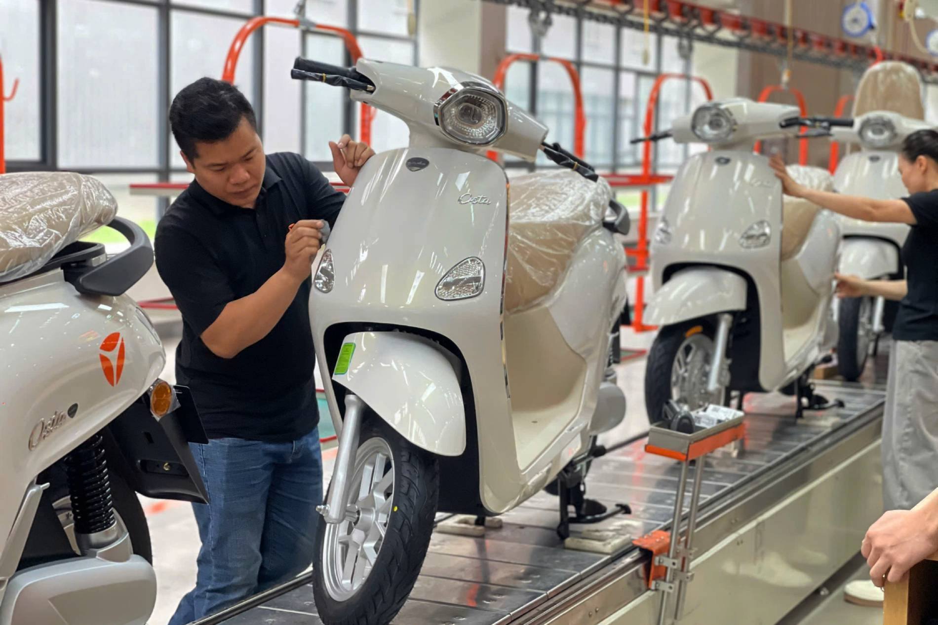 Xe máy mới xuất xưởng tăng mạnh, thị trường không lo thiếu hàng