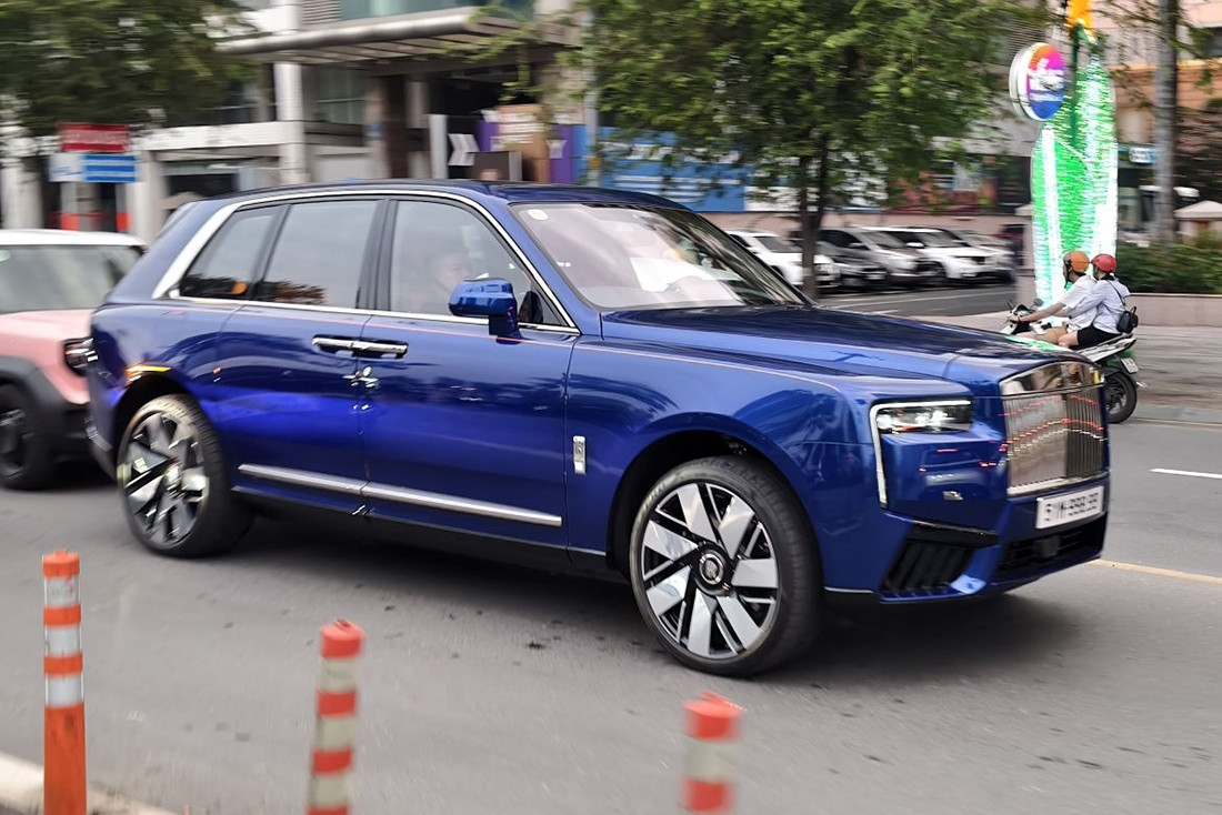 Xe siêu sang Rolls-Royce 40 tỷ của đại gia Sài Gòn gắn biển đấu giá 395 triệu