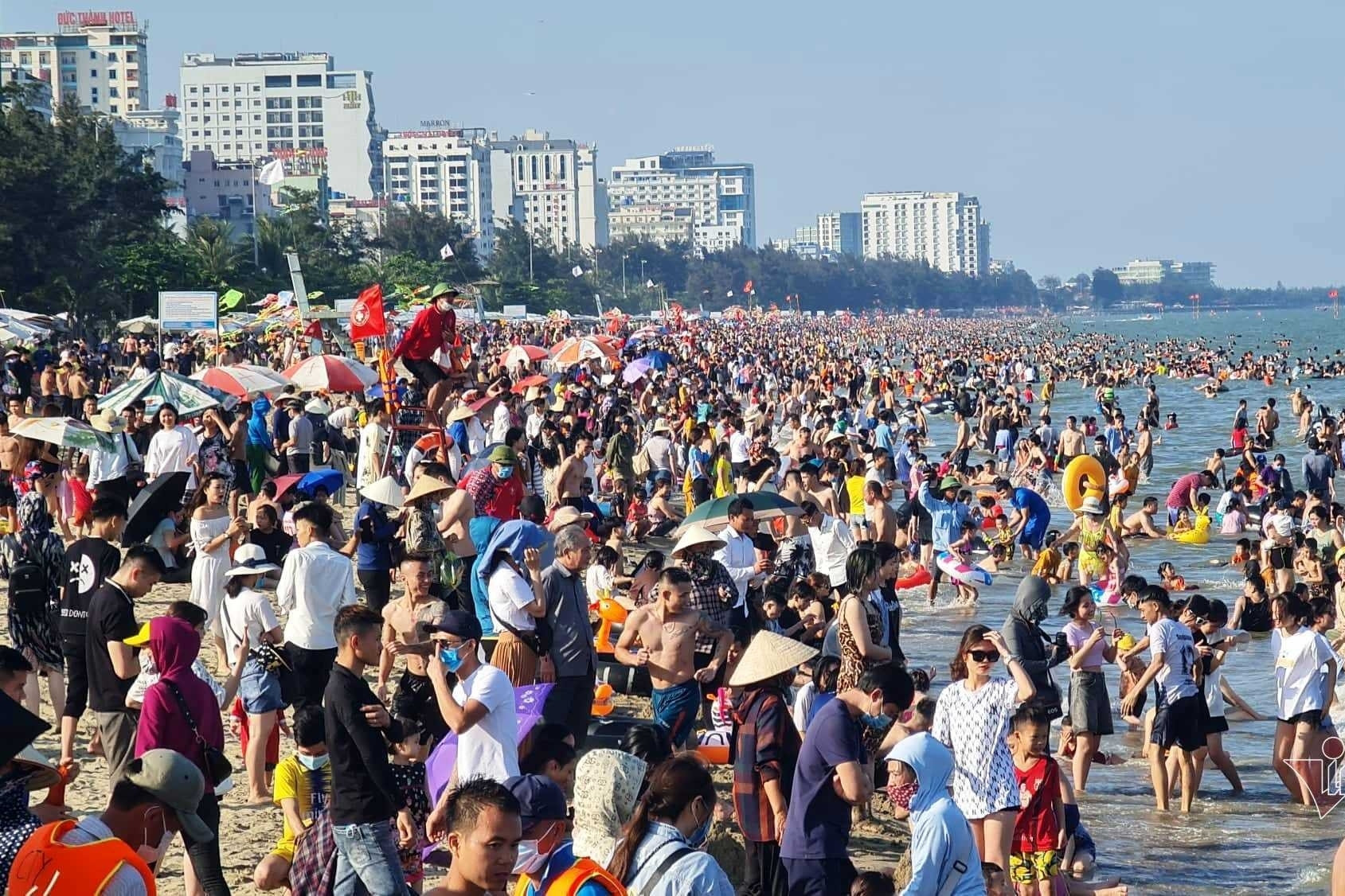 Kỳ nghỉ 30/4-1/5 dài hay ngắn, đang chờ tiếng nói người lao động