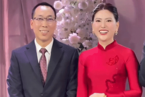 'Bà sui' U50 đẹp quý phái, hút 2,3 triệu lượt xem trong đám cưới ở Hà Nội