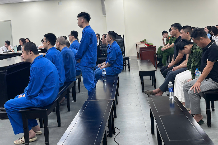 Câu kết với đàn ông ngoại quốc rút tiền tỷ từ nhiều thẻ Visa của người khác